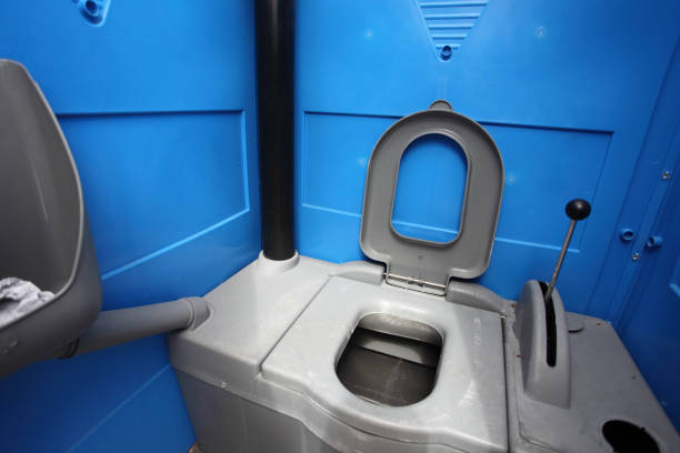 Best Portable bathroom rental  in Dundee, FL